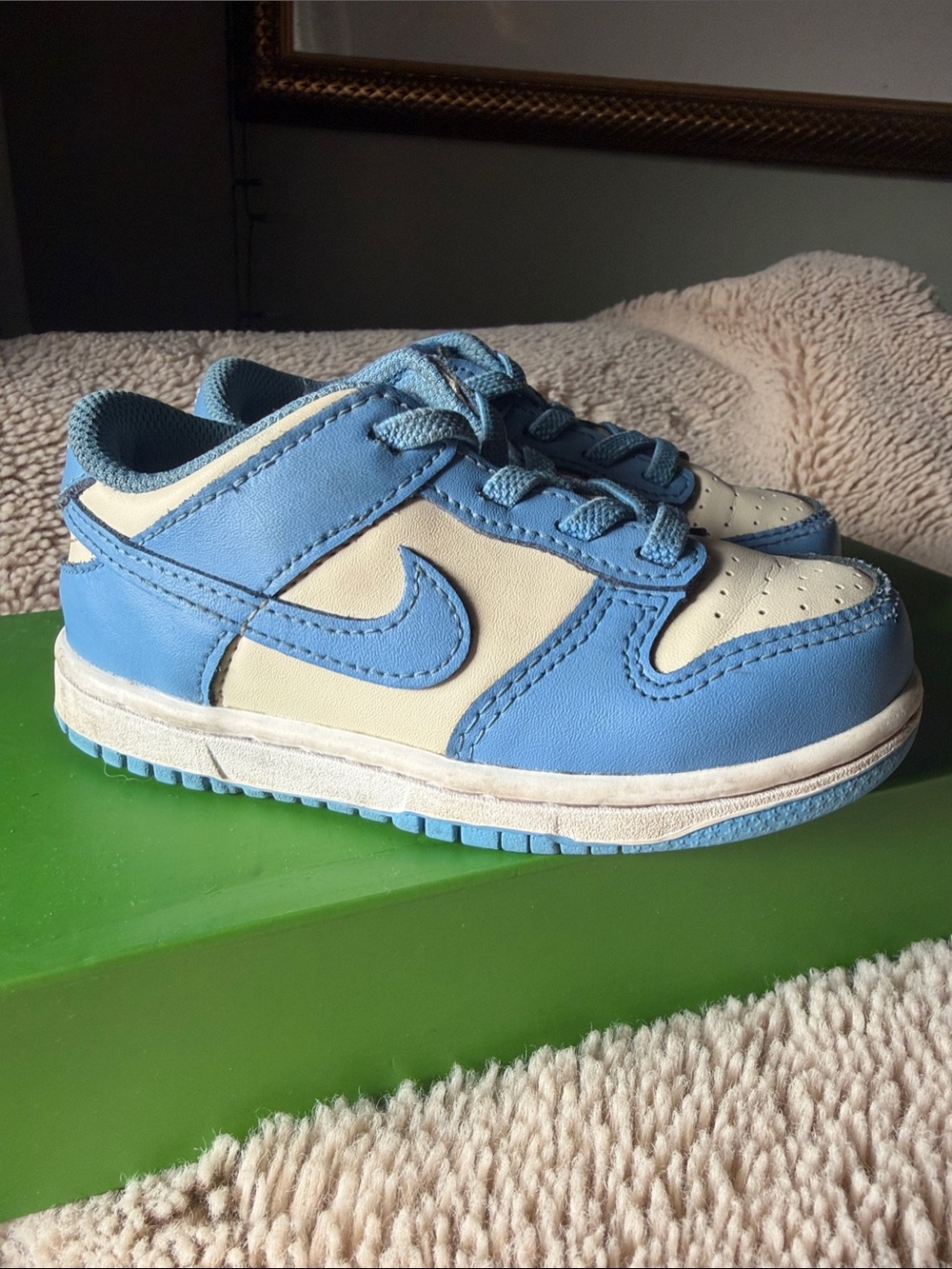 Nike Kids Low-Top Sneakers in Blue and Cream